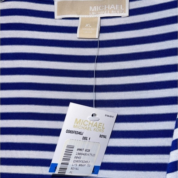 NWT Michael Kors Wrap front blouse. Size XL Lomg sleeve, hook front closure - Picture 5 of 9